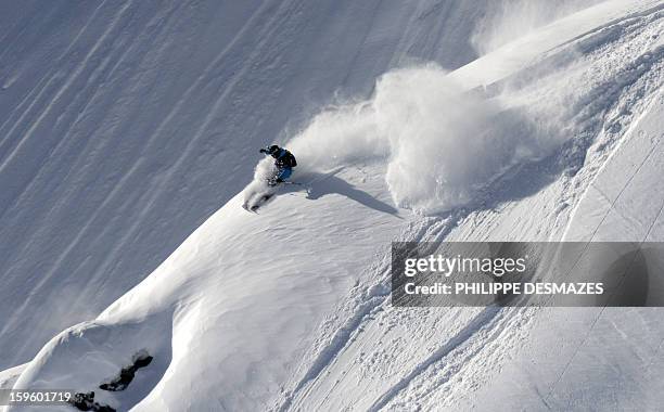 Skier competes during the 5th Linecatcher at the "Cirque de Fond Blanc" on January 16, 2013 in Les Arcs ski resort, French Alps. AFP PHOTO/PHILIPPE...