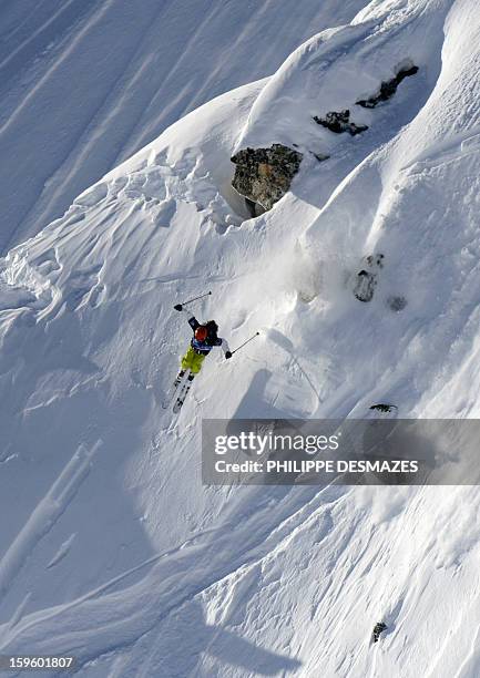 Skier competes during the 5th Linecatcher at the "Cirque de Fond Blanc" on January 16, 2013 in Les Arcs ski resort, French Alps. AFP PHOTO/PHILIPPE...