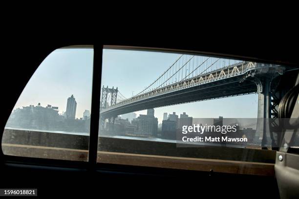 manhattan bridge from interior of a car. new york city usa - dumbo new york fotografías e imágenes de stock