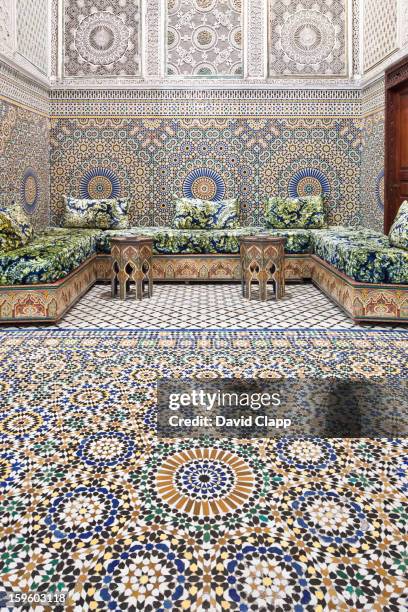 carpet shop in fes, morocco, north africa - fez marruecos fotografías e imágenes de stock