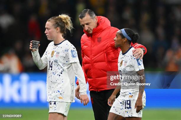 Vlatko Andonovski, Head Coach of USA, talks to Crystal Dunn before the extra time during the FIFA Women's World Cup Australia & New Zealand 2023...