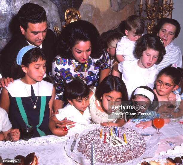 The Spanish singer and dancer Lola Flores at his home in Madrid celebrated the seventh birthday of her first daughter Lolita Madrid, Castilla La...