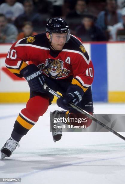 Pavel Bure of the Florida Panthers skates on the ice during an NHL game against the Philadelphia Flyers on January 20, 2001 at the Wells Fargo Center...