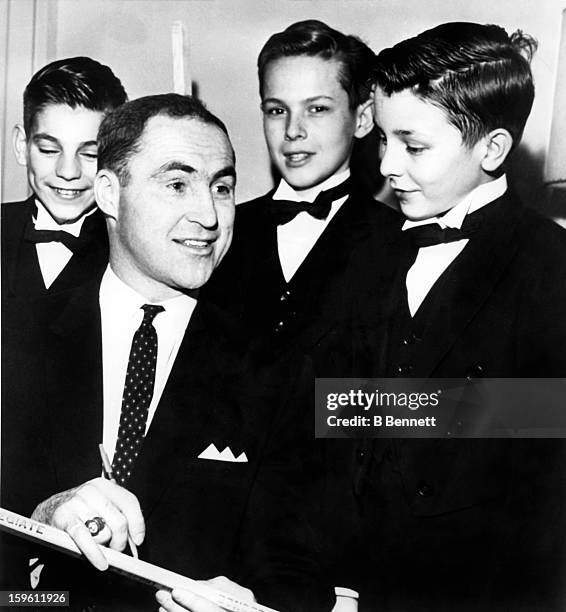 Red Kelly of the Toronto Maple Leafs is the guest of honor at the House of Commons Page Boy's Christmas party on December 14, 1962 in Ottawa,...