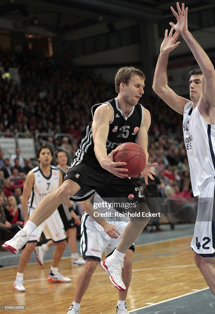 Brose Baskets Bamberg v Anadolu EFES Istanbul - Turkish Airlines Euroleague