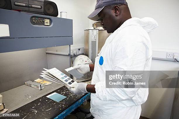 worker matching paint to swatches - paint mixing machine stock-fotos und bilder