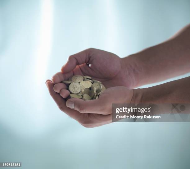 Man With Handful Of Pound Coins Pounds Sterling, Foto de stock