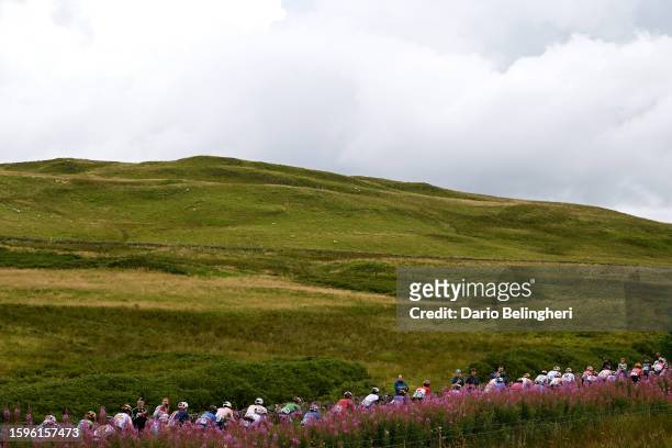 General view of the peloton compete climbing to the Crow road during the 96th UCI Cycling World Championships Glasgow 2023, Men Elite Road Race a...