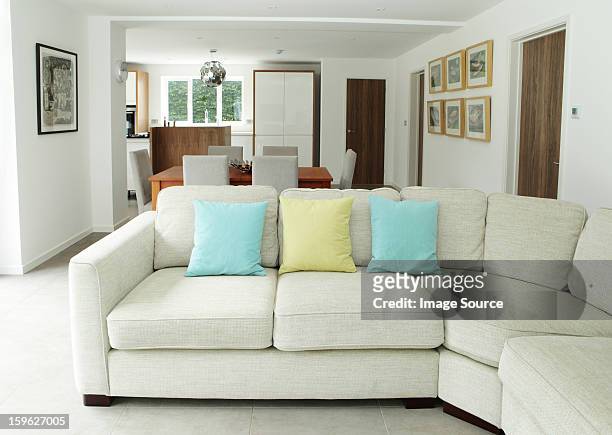 sofa in living area - esher fotografías e imágenes de stock