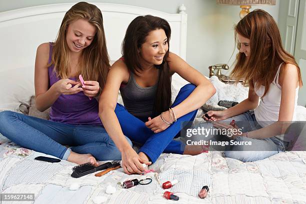 teenage girls using nail polishes - teen girls toes fotografías e imágenes de stock