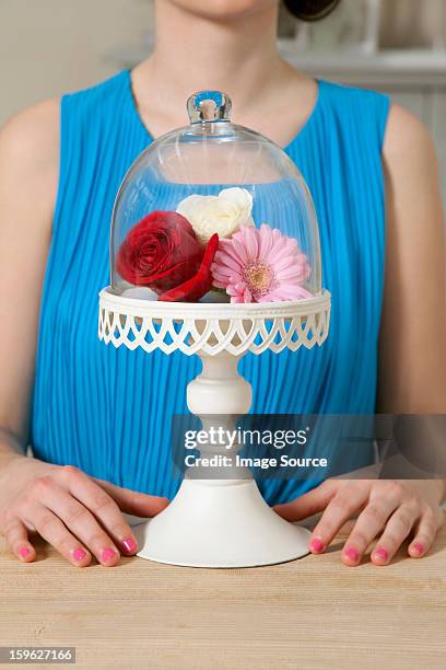 woman and cake stand with flowers - lastra a signa stock pictures, royalty-free photos & images
