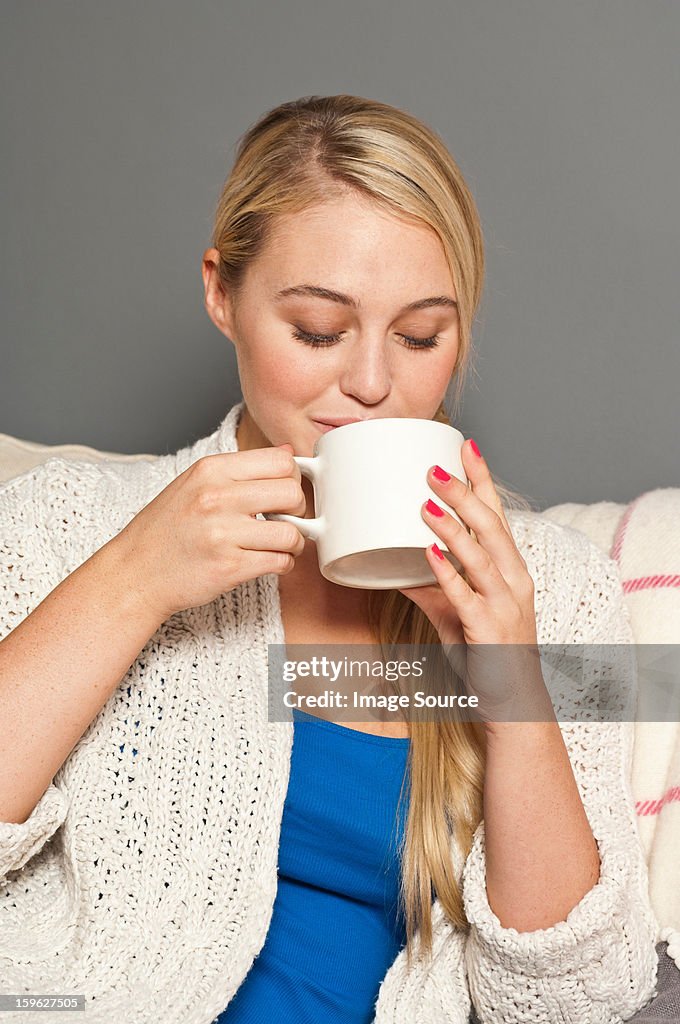 Women drinking coffee