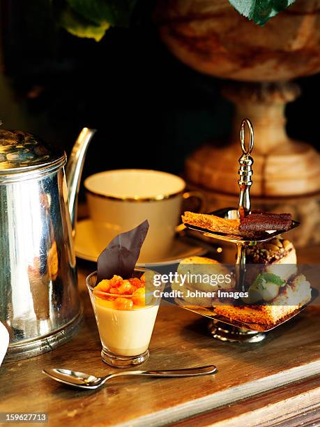 close up of desert on table - cloudberry stockfoto's en -beelden