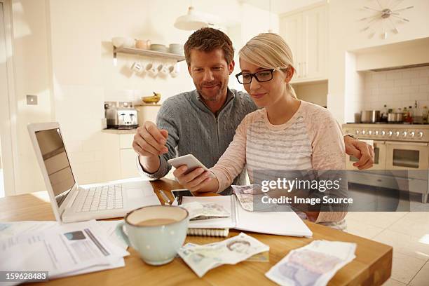 couple counting money - couple counting money stock pictures, royalty-free photos & images