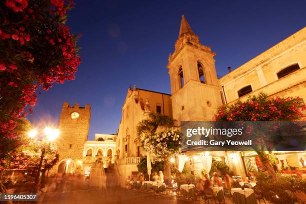 people dining outside in piazza ix aprile in taormina - ix stock pictures, royalty-free photos & images