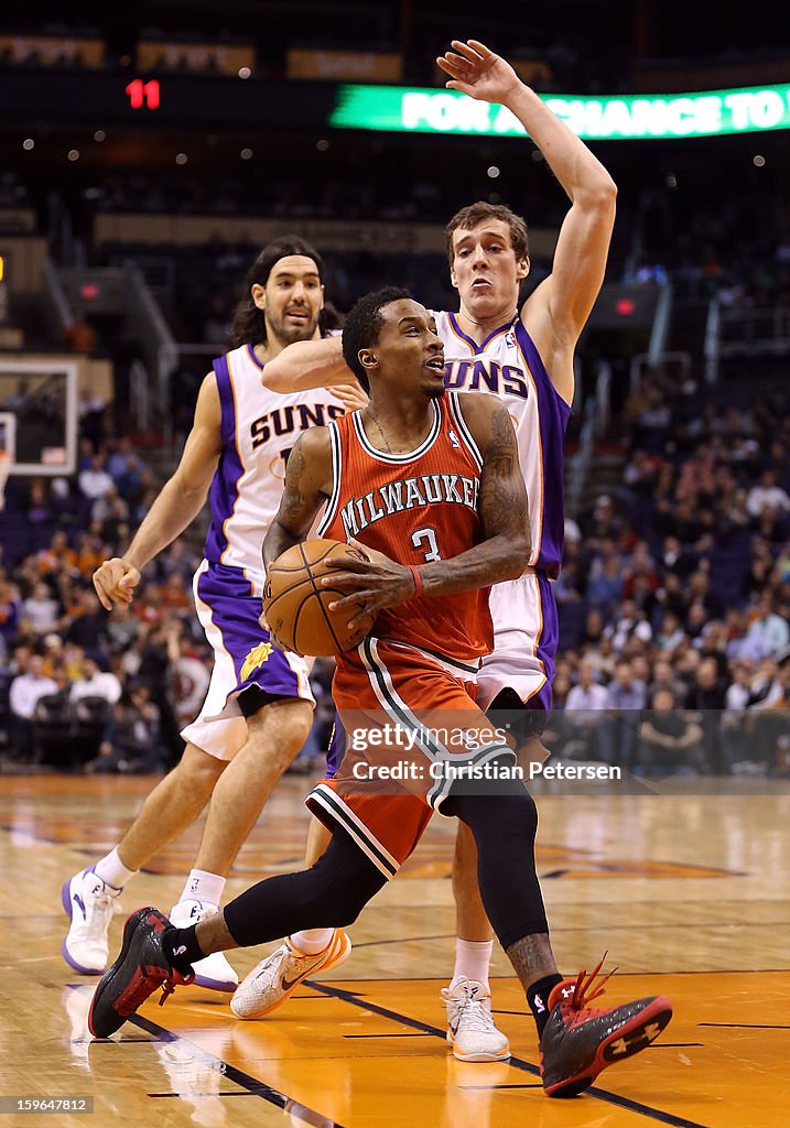 Milwaukee Bucks v Phoenix Suns