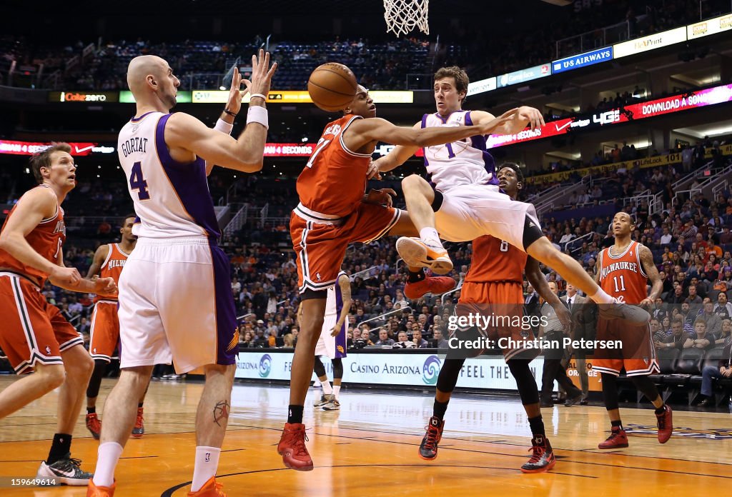 Milwaukee Bucks v Phoenix Suns