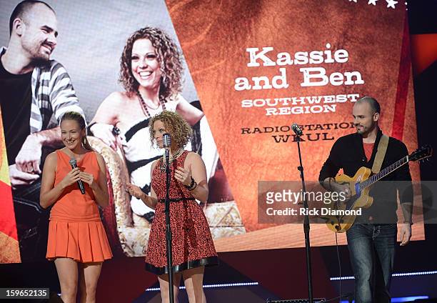 Singer/Songwriter Jewel and Contestants Kassie and Ben perform at the 31st annual Texaco Country Showdown National final at the Ryman Auditorium on...