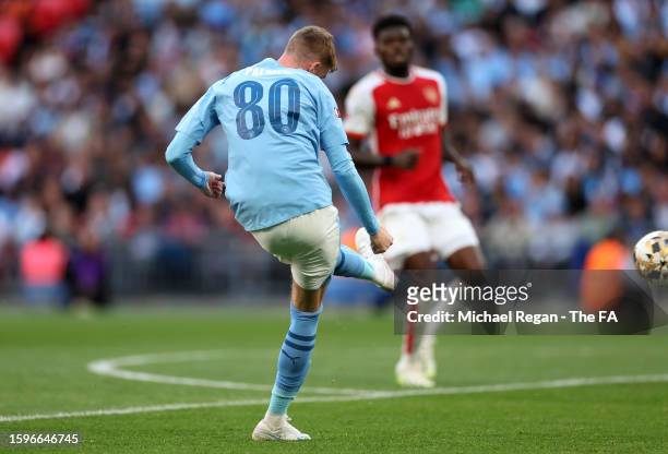 Cole Palmer of Manchester City scores the team's first goal during The FA Community Shield match between Manchester City against Arsenal at Wembley...
