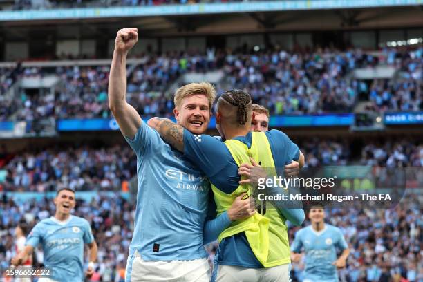Cole Palmer of Manchester City celebrates with teammates Kevin De Bruyne and Kalvin Phillips after scoring the team's first goal during The FA...