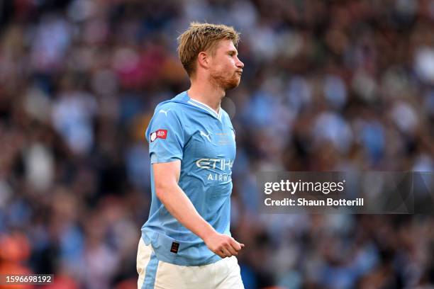 Kevin De Bruyne of Manchester City reacts after missing the team's first penalty in the penalty shoot out during The FA Community Shield match...