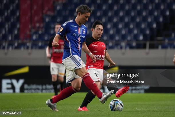 Shoya Nakajima of Urawa Reds and Shinnosuke Hatanaka of Yokohama F.Marinos compete for the ball during the J.LEAGUE Meiji Yasuda J1 22nd Sec. Match...