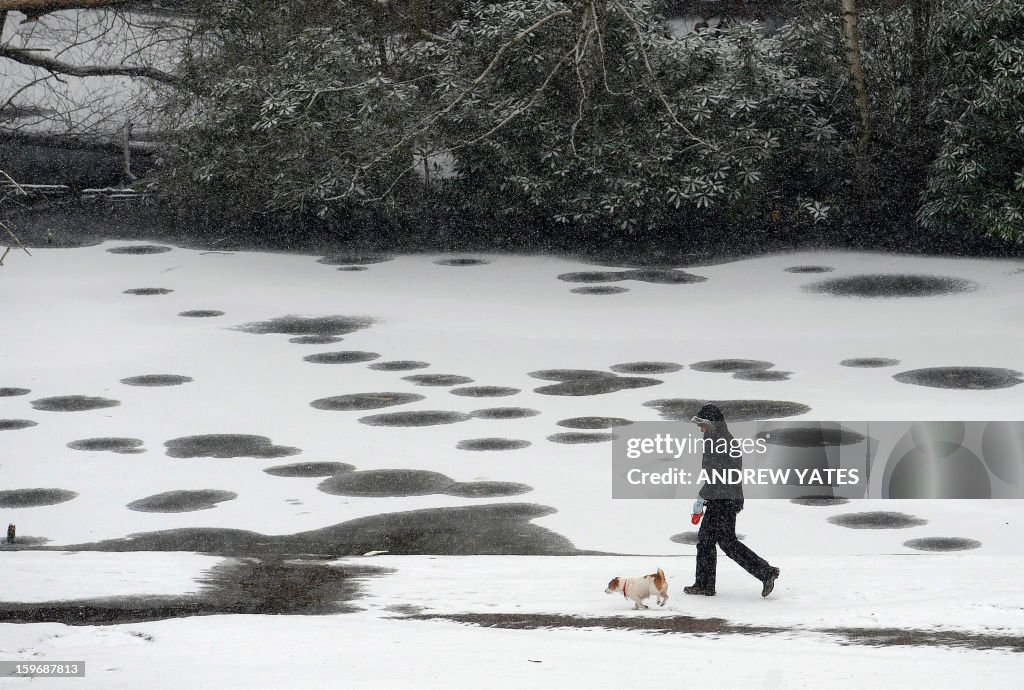 BRITAIN-WEATHER-SNOW