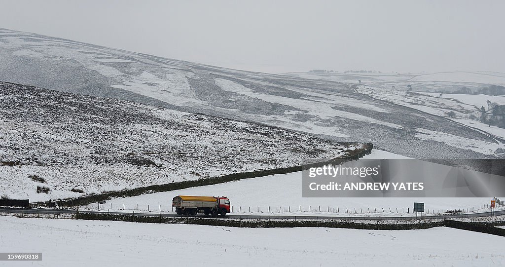 BRITAIN-WEATHER-SNOW