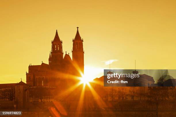 magdeburg old town with cathdedral at sunset (saxony-anhalt, germany) - magdeburg stock pictures, royalty-free photos & images