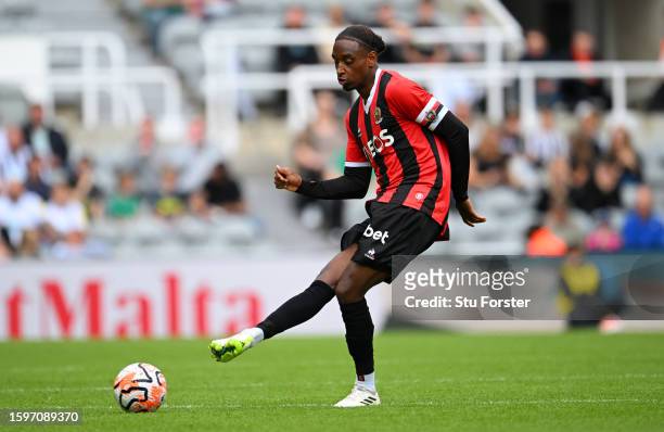 Nice player Pablo Rosario in action during the pre-season friendly match between ACF Fiorentina and OGC Nice at St James' Park on August 06, 2023 in...