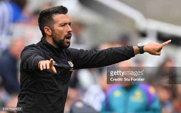 Nice manager Francesco Farioli reacts during the pre-season friendly match between ACF Fiorentina and OGC Nice at St James' Park on August 06, 2023...