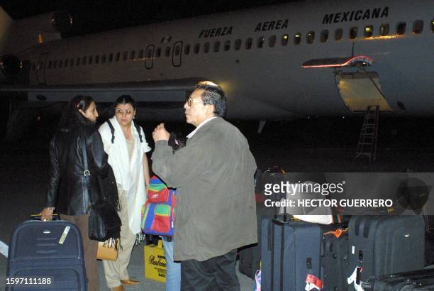 Group of thirty four Mexicans and seventeen Canadians arrive at the Mexican International Airport in Mexico City, 26 February 2004. The Mexican and...