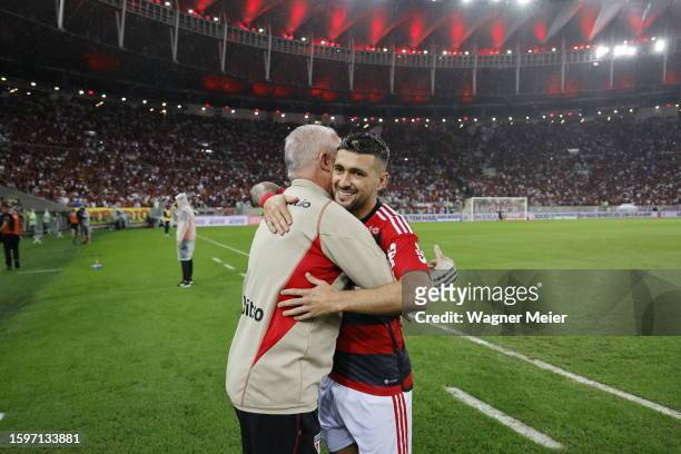 Dorival Junior of Sao Paulo hugs with Giorgian de Arrascaeta of Flamengo prior to the match between Flamengo and Sao Paulo as part of Brasileirao...