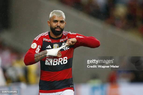 Gabriel Barbosa of Flamengo leaves the match between Flamengo and Sao Paulo as part of Brasileirao 2023 at Maracana Stadium on August 13, 2023 in Rio...