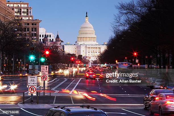 us capitol building illuminated at night - washington dc bildbanksfoton och bilder