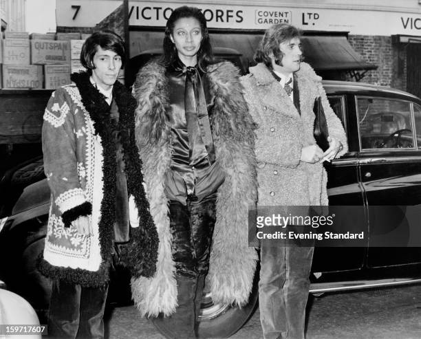 From left to right, American journalist Steve Brandt, American model and actress Donyale Luna and Canadian actor Ian Quarrier in Covent Garden,...