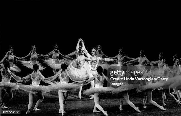South African-born British ballet dancer Monica Mason and Russian ballet dancer and choreographer Rudolf Nureyev dance with the Royal Ballet at the...