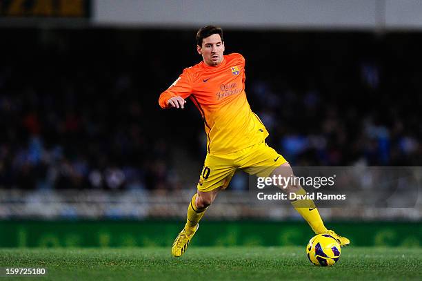 Lionel Messi of FC Barcelona controls the ball during the La Liga match between Real Sociedad and FC Barcelona at the Anoeta stadium on January 19,...