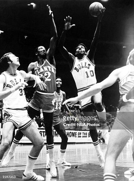 Bob Love of the Chicago Bulls goes for a hook shot against the Atlanta Hawks in Chicago, Illinios. NOTE TO USER: User expressly acknowledges and...