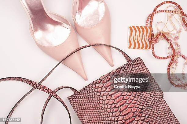 pink fashion - beige purse stockfoto's en -beelden