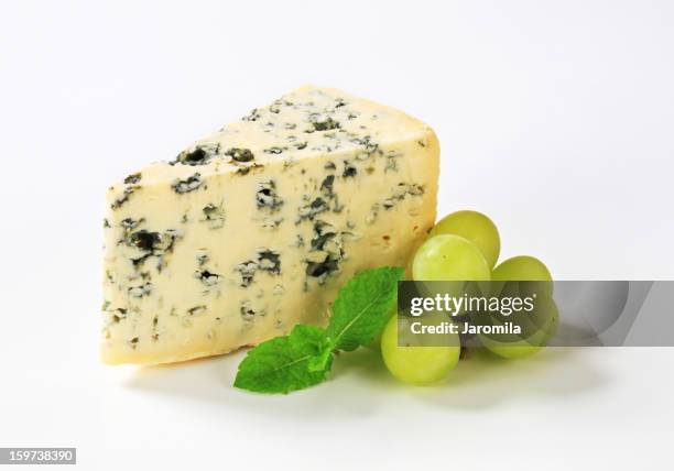 ブルーチーズ - roquefort cheese ストックフォトと画像