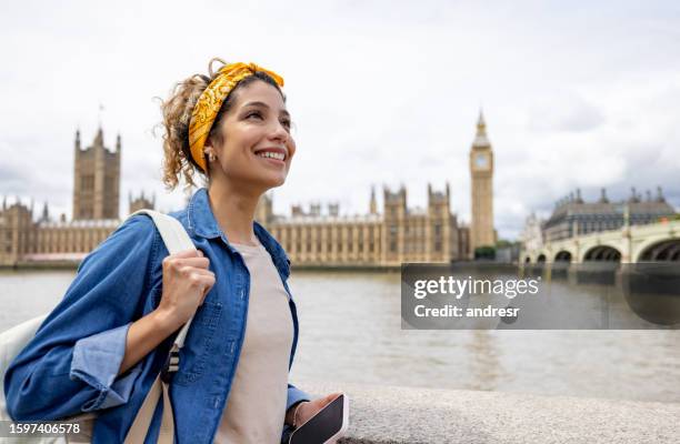 mulher feliz, turismo em londres - pessoas nômades - fotografias e filmes do acervo