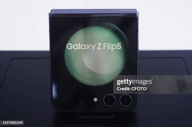 Customers experience Samsung's new foldable mobile phone Galaxy Z Flip5 at a Samsung sales store in Hangzhou, East China's Zhejiang province, Aug....