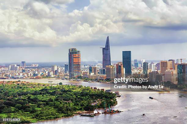 saigon in a day without sunlight - saigon river fotografías e imágenes de stock