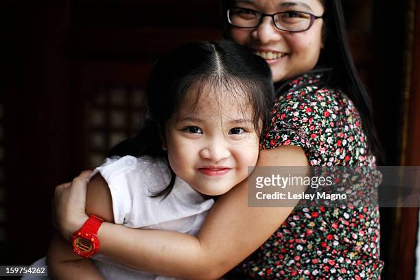 5 year old daughter with mom - philippines family stock pictures, royalty-free photos & images