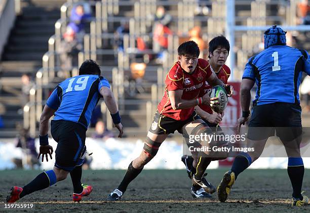 Tomoaki Nakai of Brave Lupus runs with the ball during the Top League Playoff semi final match between Panasonic Wild Knights and Toshiba Brave Lupus...