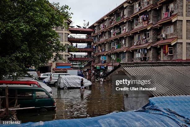 Major floods hit North Jakarta on January 20, 2013 in Jakarta, Indonesia. The death toll has risen to at least 21 since severe flooding struck the...