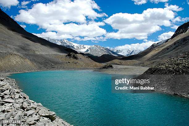 wonderful lakes of himalayas - suraj tal lake stockfoto's en -beelden