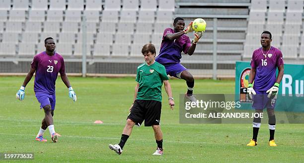 Togo's French Coach Didier Six , goalkeepers Kossi Agassa , Mawugbe Atsu and Baba Tchagouni play during a training session in Moruleng on January 20,...