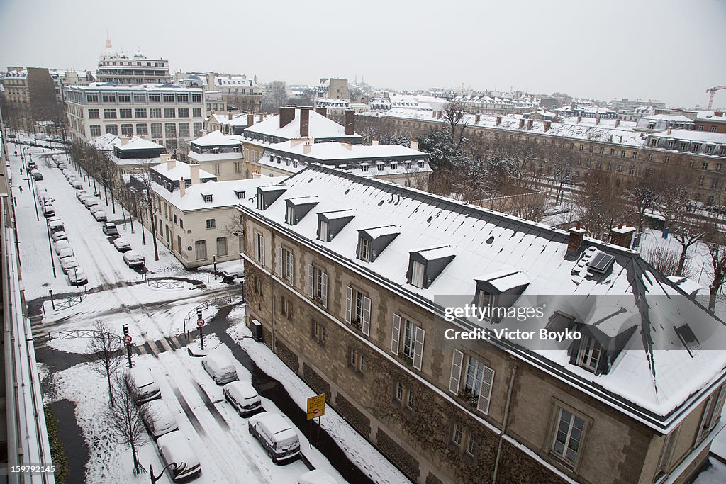 Snowfall Hits Paris